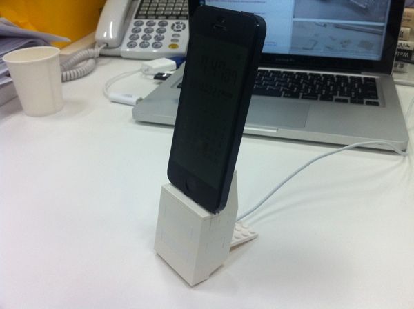 Legoでiphone5用のスタンドを作ってみたら 案外クオリティ高くて満足した件 あべろぐ Legoでiphone5用のスタンドを作ってみたら 案外クオリティ高くて満足した件 あべろぐ