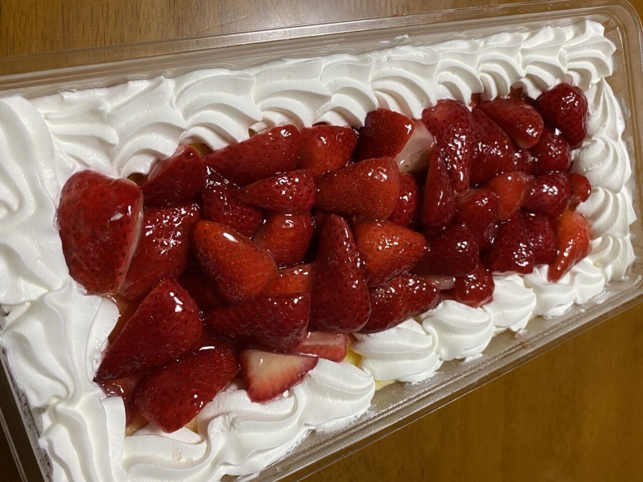 ストロベリースコップケーキ １５００ｇ コストコ 友３回 重量１ ５ｋｇ 苺多めｗクリームケーキ 大盛食事部屋 ぐるめあーる工房