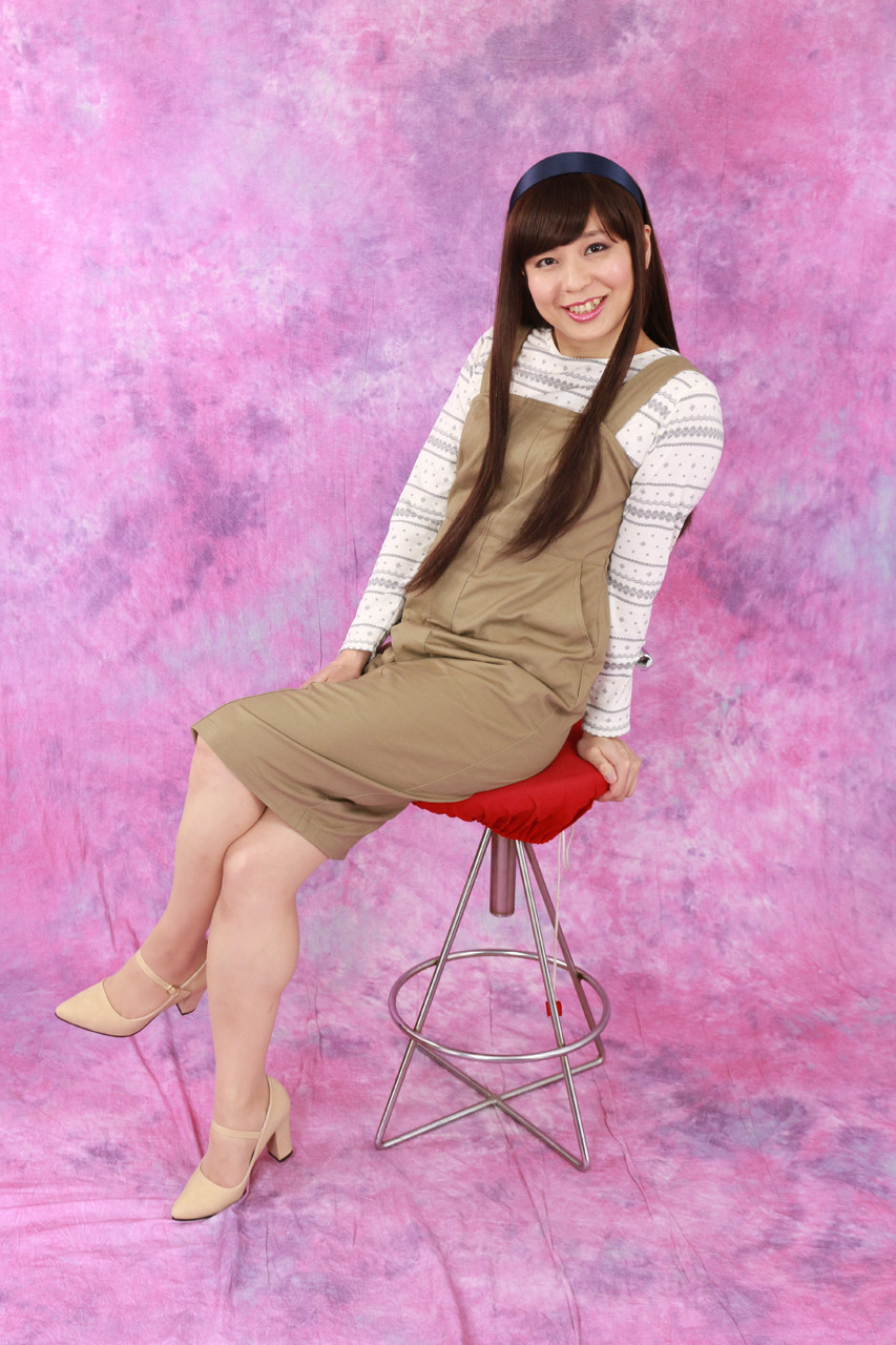 タイトスカートでの座りポーズ りょうこちゃんの女装日記