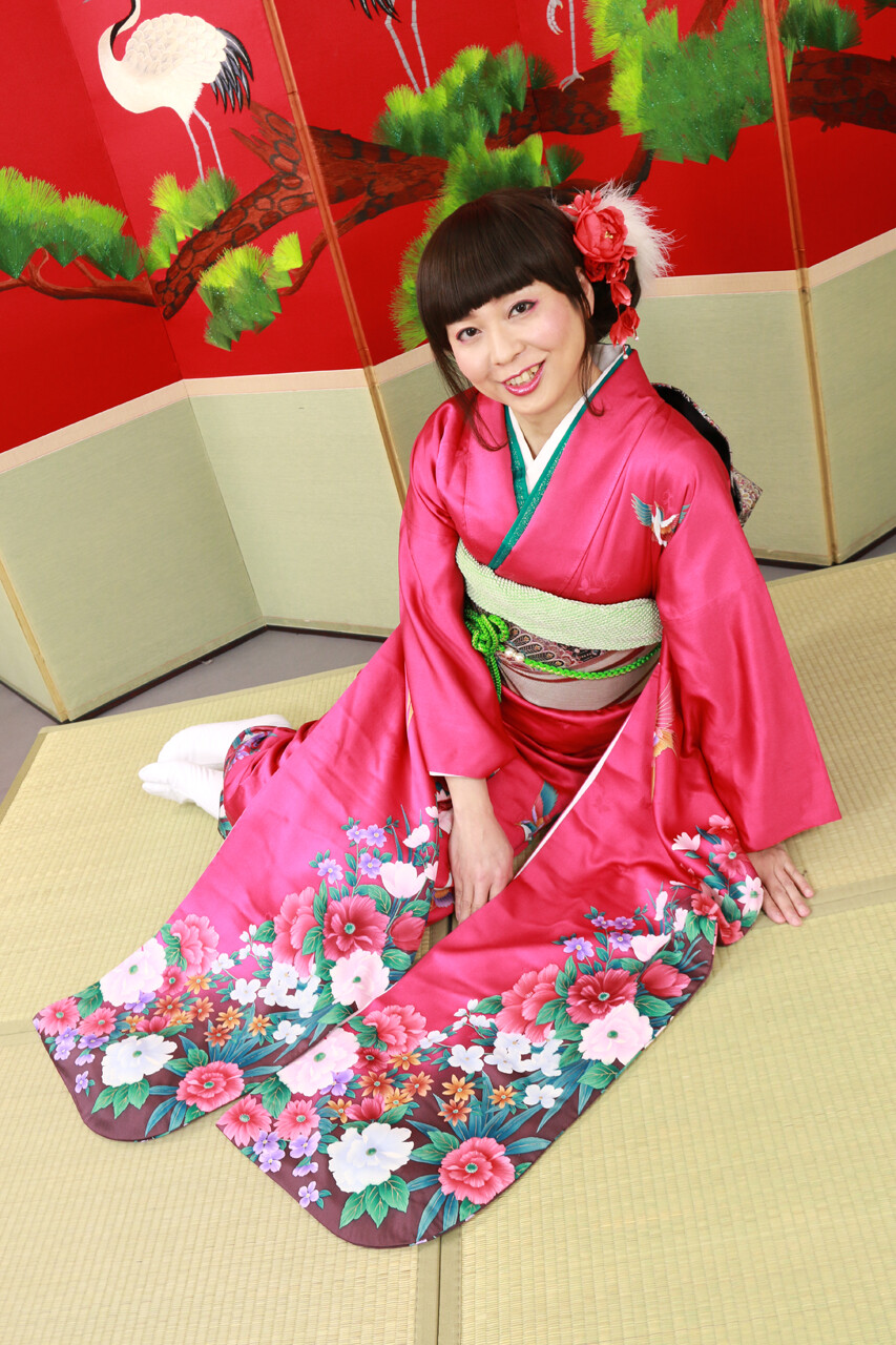 振袖姿で座りポーズ りょうこちゃんの女装日記