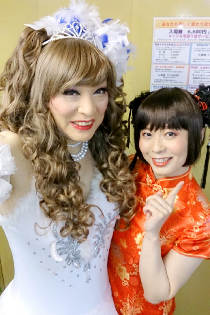 とても華やか 様々な衣装でツーショット その3 りょうこちゃんの女装日記 とても華やか 様々な衣装でツーショット その3 りょうこちゃんの女装日記