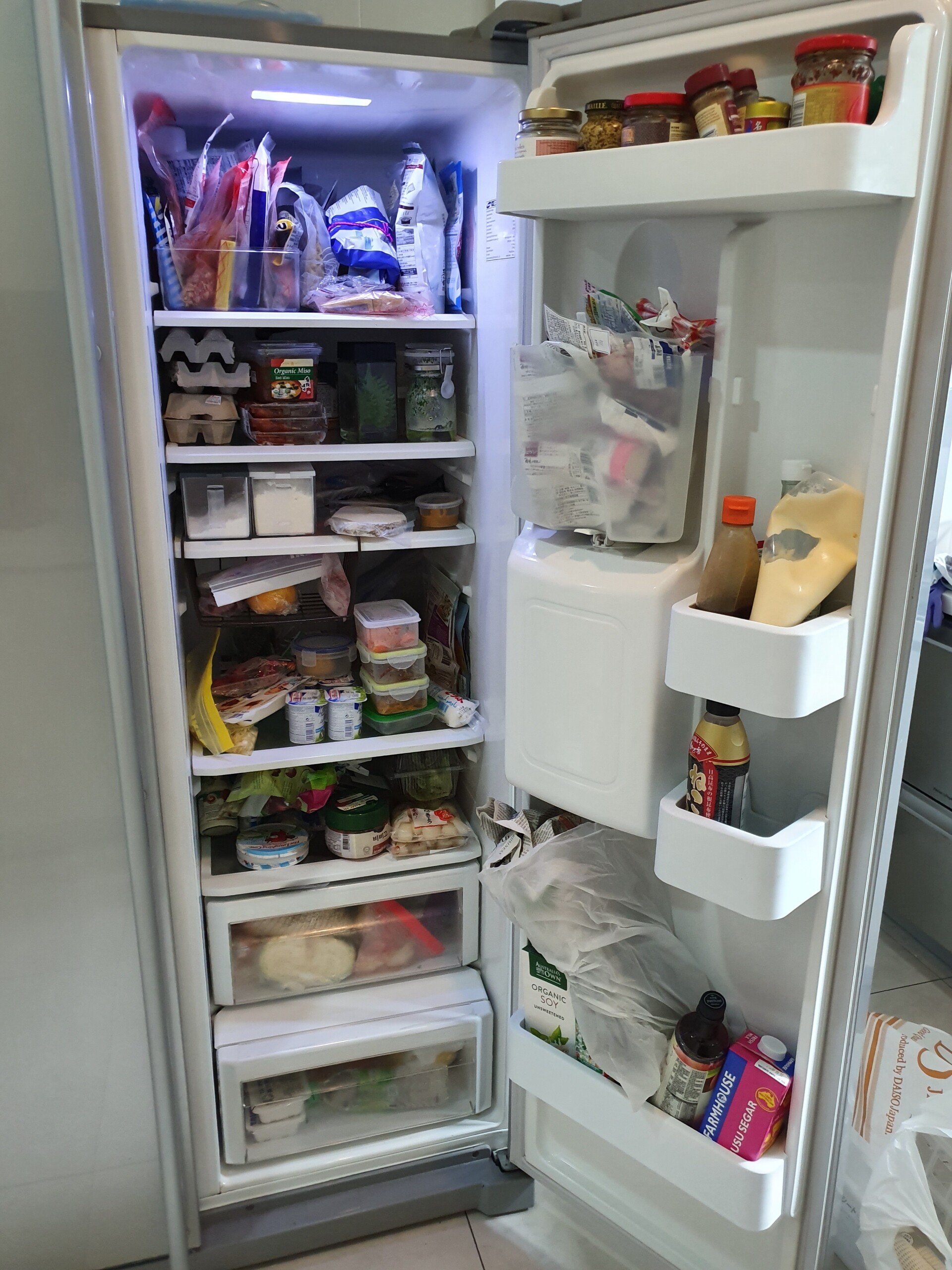 冷蔵庫をダイソーの書類用のトレーで整理しました ねころぐ にゃんごくlife クアラルンプール Powered By ライブドアブログ