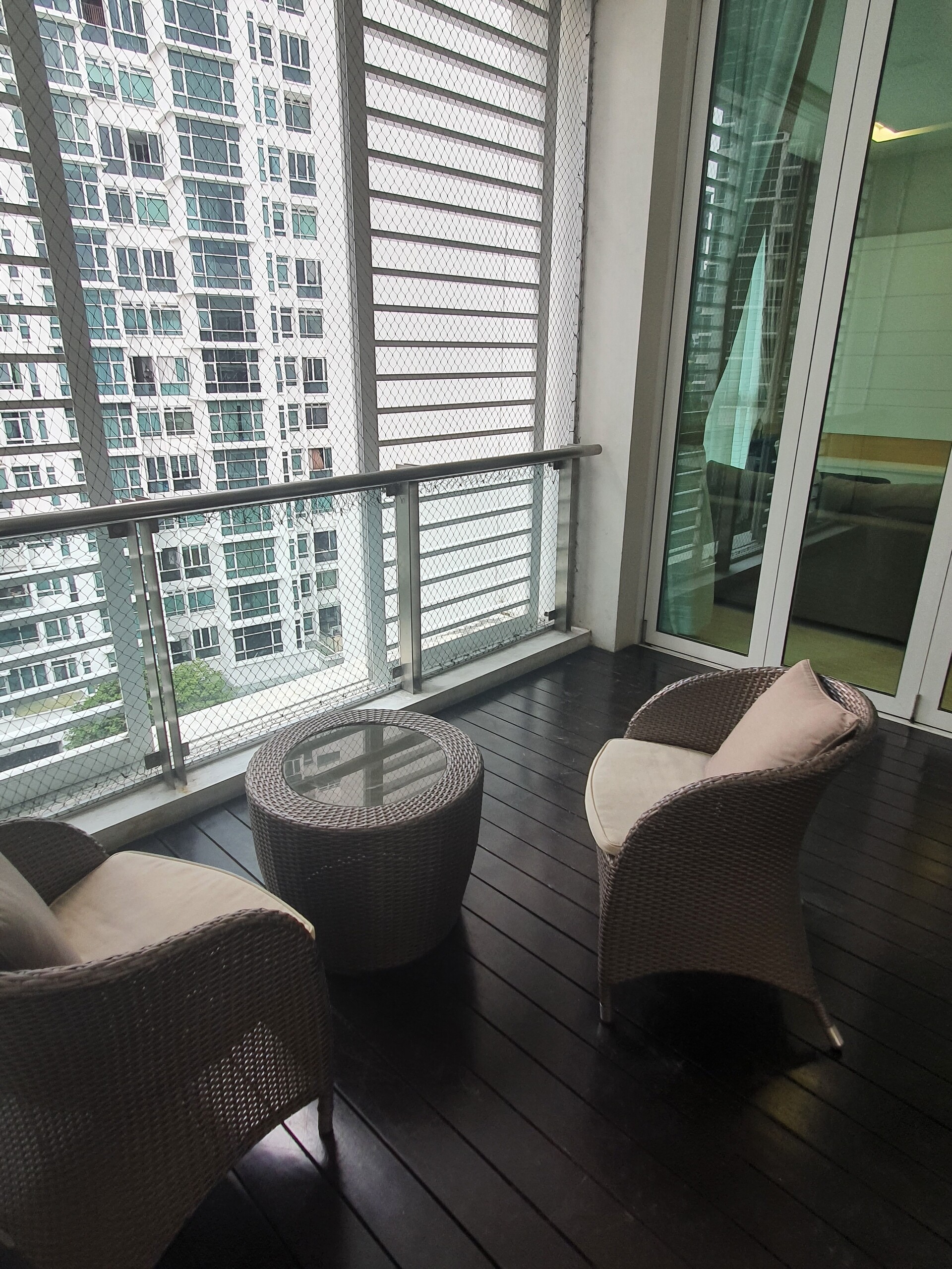 新居のベランダに猫落下防止ネットを付けました ねころぐ にゃんごくlife クアラルンプール Powered By ライブドアブログ