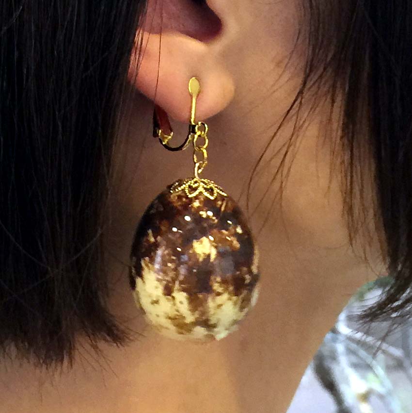うずらの卵のアクセサリー ピアス イヤリング 苔玉こけっぴの緑花星