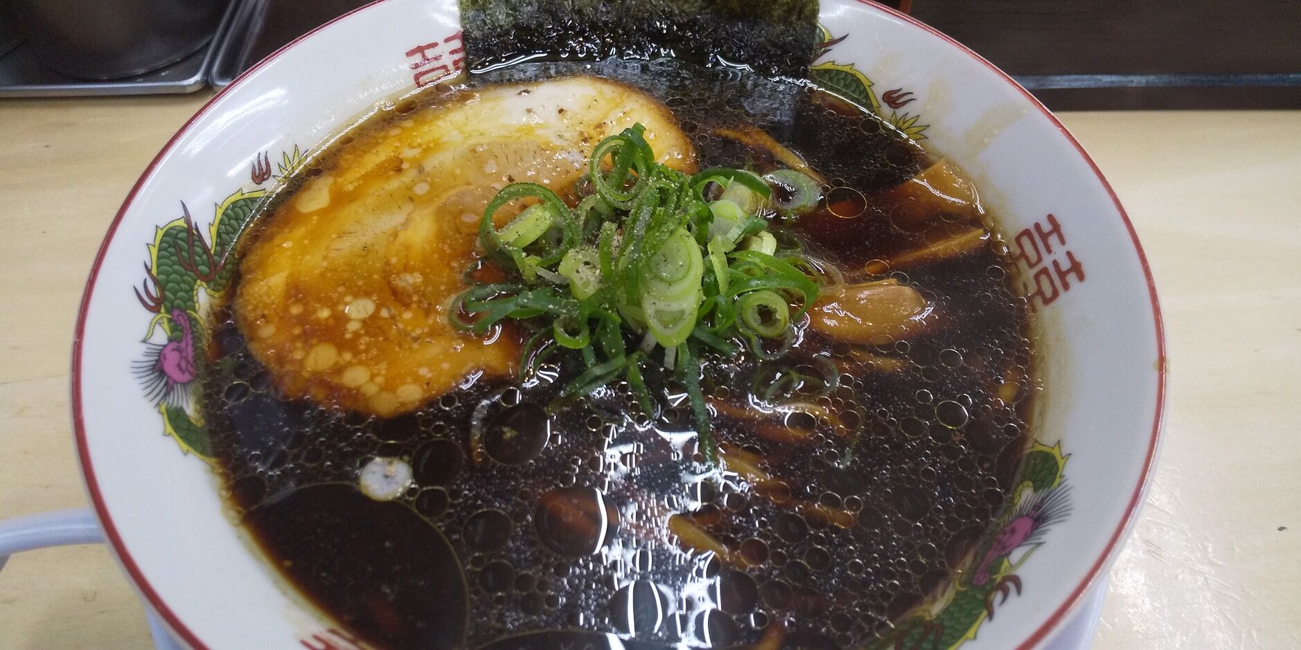 醤油がガツンとくる真っ黒スープ その名も へヴィ 日本橋 友愛亭 大阪グルメひとり旅
