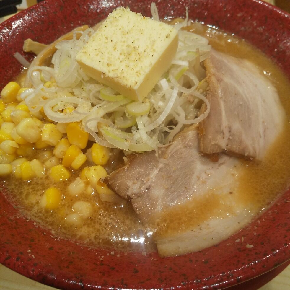 新メニューの北海道味噌バターラーメンは感動的に美味しくて体の芯から温まります 梅田 らーめん かんじん堂 熊五郎 Mのランチ