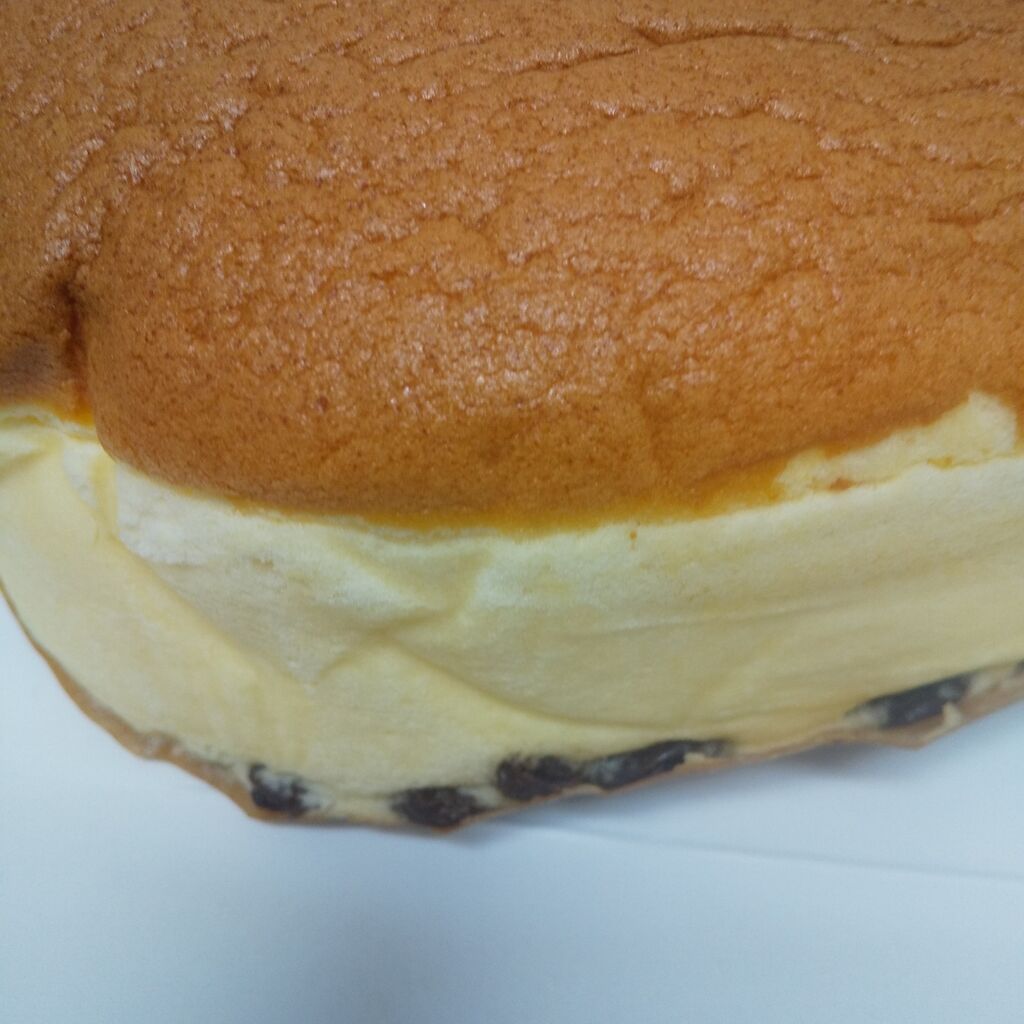 tvにもよく取り上げられてる超人気スイーツ りくろーおじさんのチーズケーキ を今更初めて食べてみた 大阪グルメひとり旅 tvにもよく取り上げられてる超人気スイーツ りくろーおじさんのチーズケーキ を今更初めて食べてみた 大阪グルメひとり旅