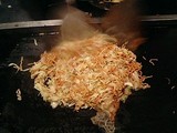 もんじゃ作り中…