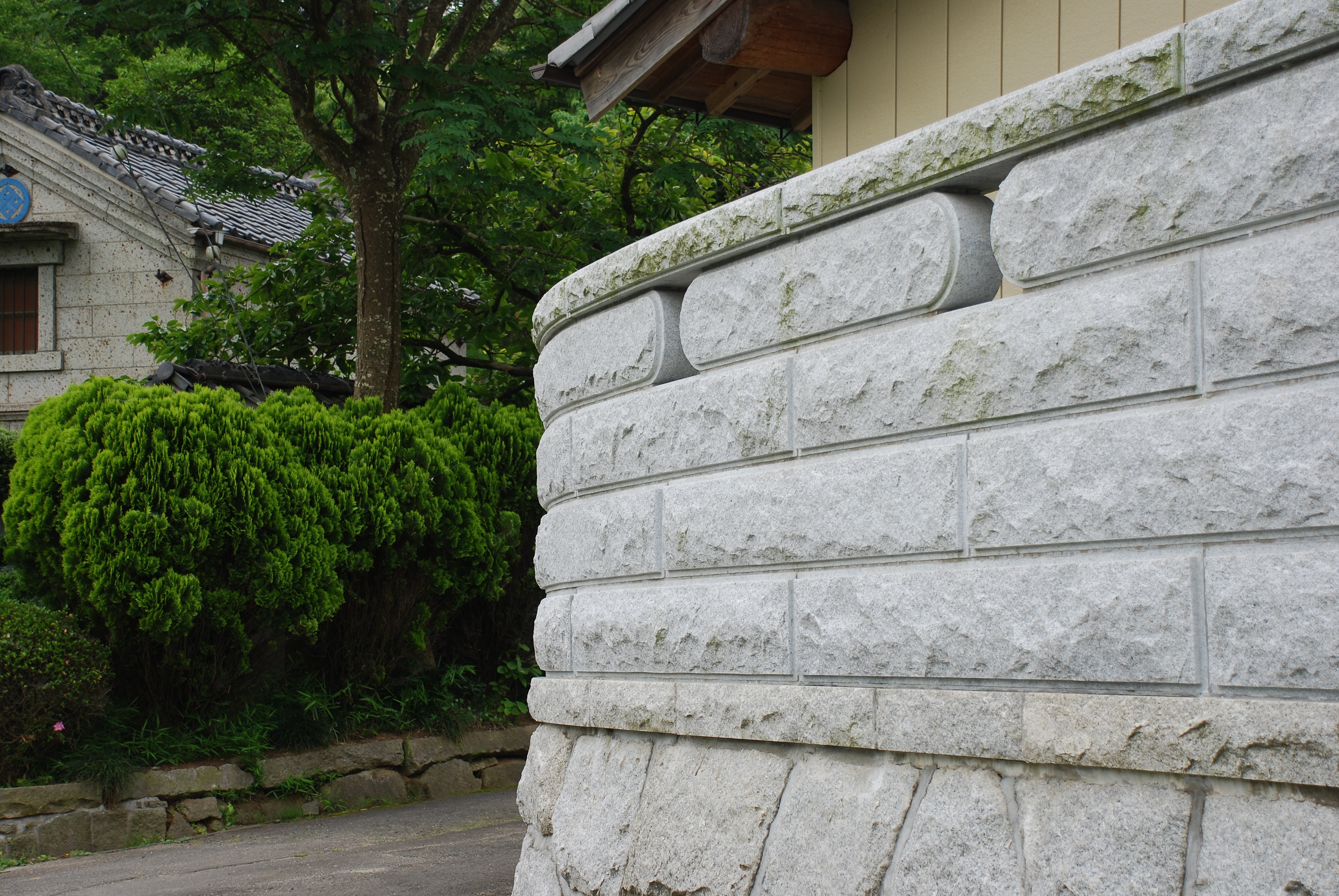 ｒ部の石塀 石の上にも三年 石とふれあい 石と和む