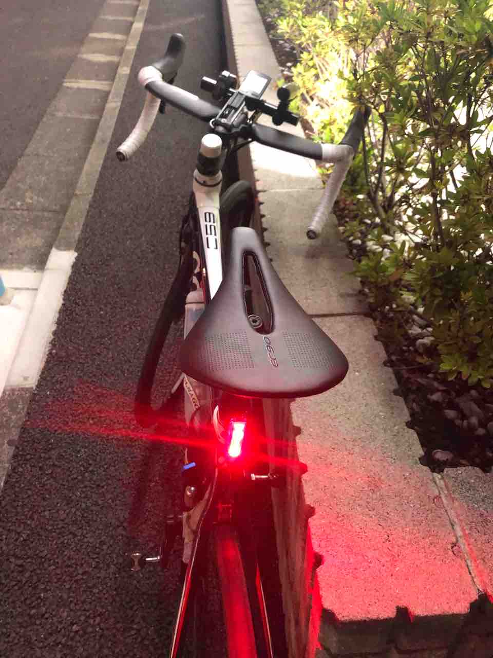 中華カーボンサドル　まとめ売り 中華カーボンサドルを多数買いました｜ちくわ輪業の業務日誌