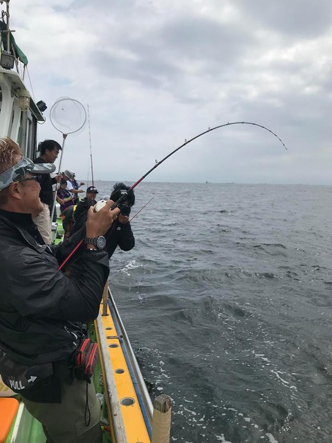 35143387_1323715524427860_656392962720137216_n