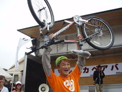 20564696_29362344_111small