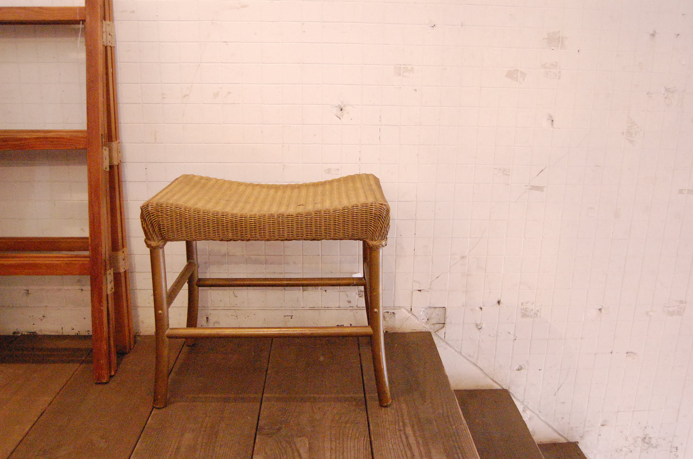 ロイドルーム スツールたち : d o d o