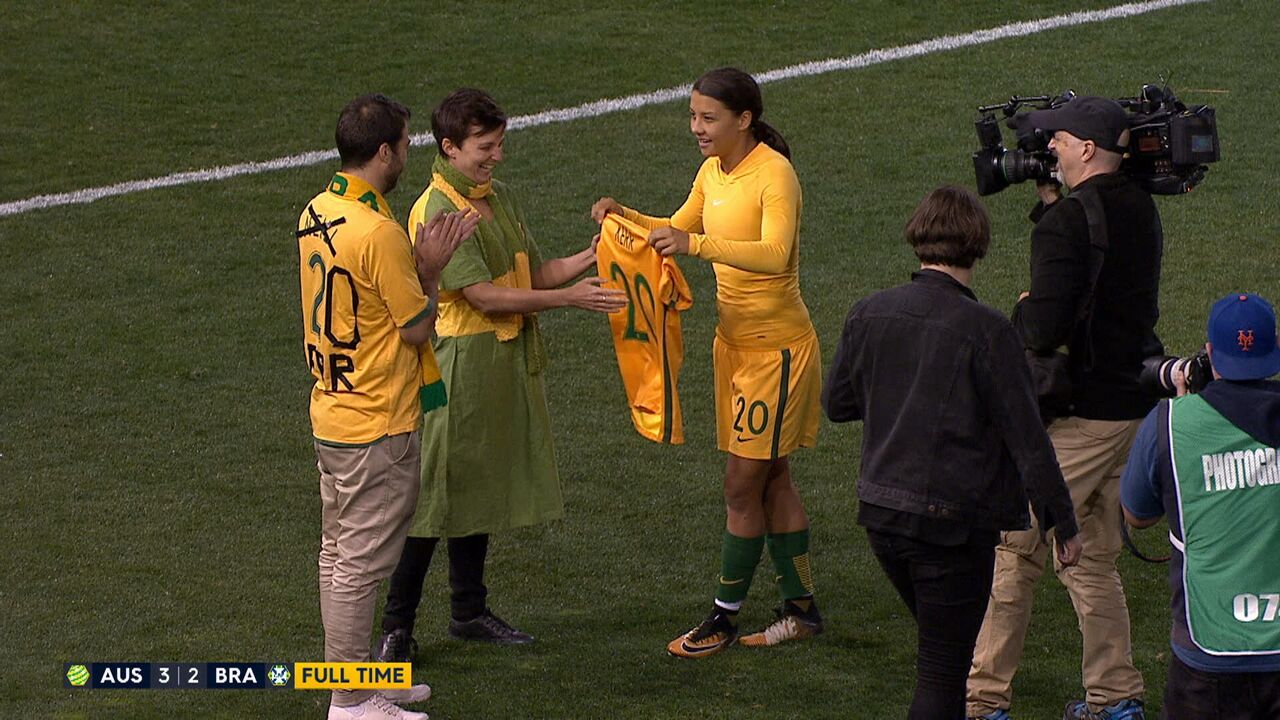 有馬記念 裏情報 阪神ジュベナイルフィリーズ21有力馬 裏情報 女子サッカー選手がユニフォーム交換でブラジャー露出 変熊エンターテイナー獠