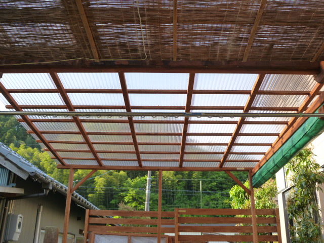 庭のパーゴラ南に屋根を付ける の第２弾 Diy Heaven