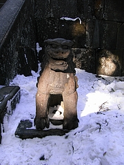 徳川家康公の御墓所の狛犬右