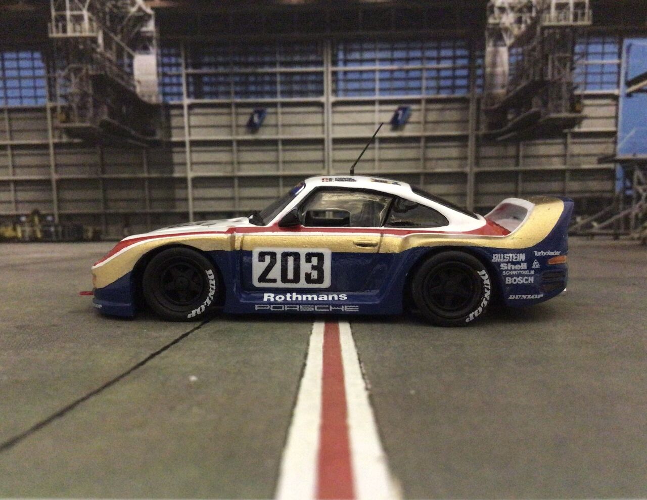 ホットウィール86話 耐久仕様ポルシェ961ロスマンズ : 知恵と勇気で