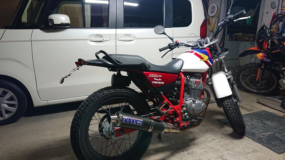 FTR223 サイドカバー交換 : V-MAX 父ちゃんの妄想とチャレンジ