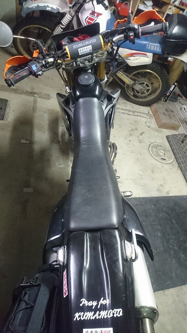 KLX250 シート加工 : V-MAX 父ちゃんの妄想とチャレンジ