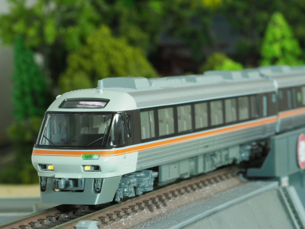 KATO キハ85系 入線しました : 7畳部屋の鉄道模型