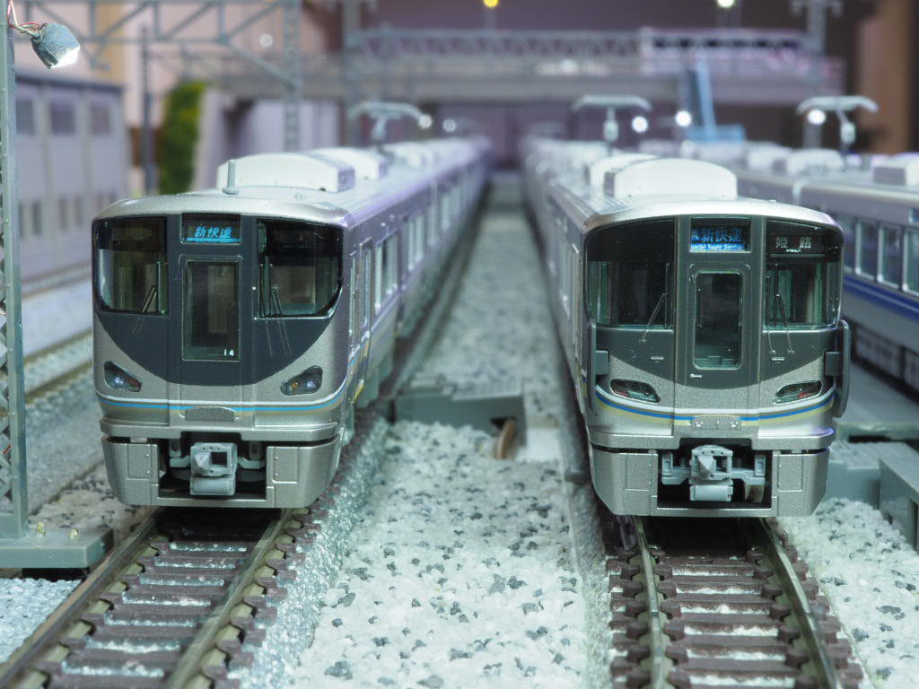 TOMIX 225系100番台・700番台 入線しました : 7畳部屋の鉄道模型