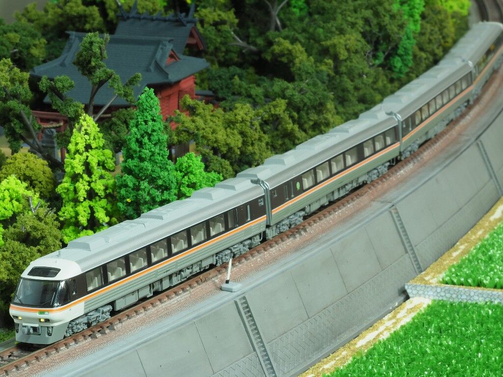 KATO キハ85系 入線しました : 7畳部屋の鉄道模型