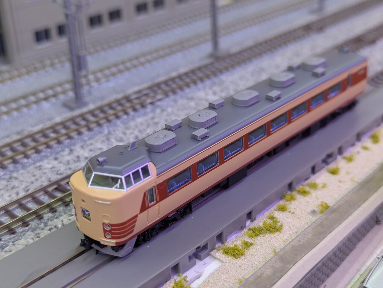 懲りもせず「雷鳥」追加します : 7畳部屋の鉄道模型