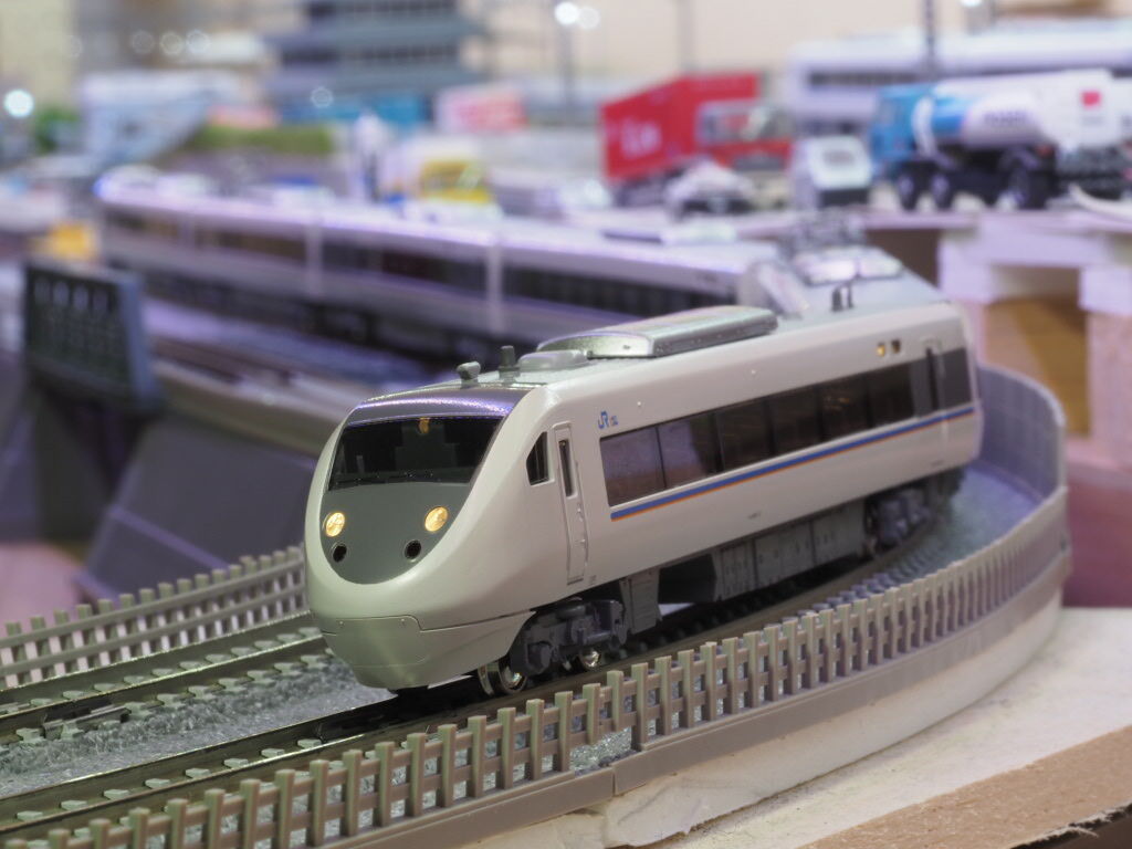 KATO 681系「しらさぎ」 入線しました : 7畳部屋の鉄道模型