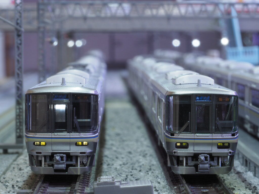 TOMIX 223系2000番台 入線しました : 7畳部屋の鉄道模型