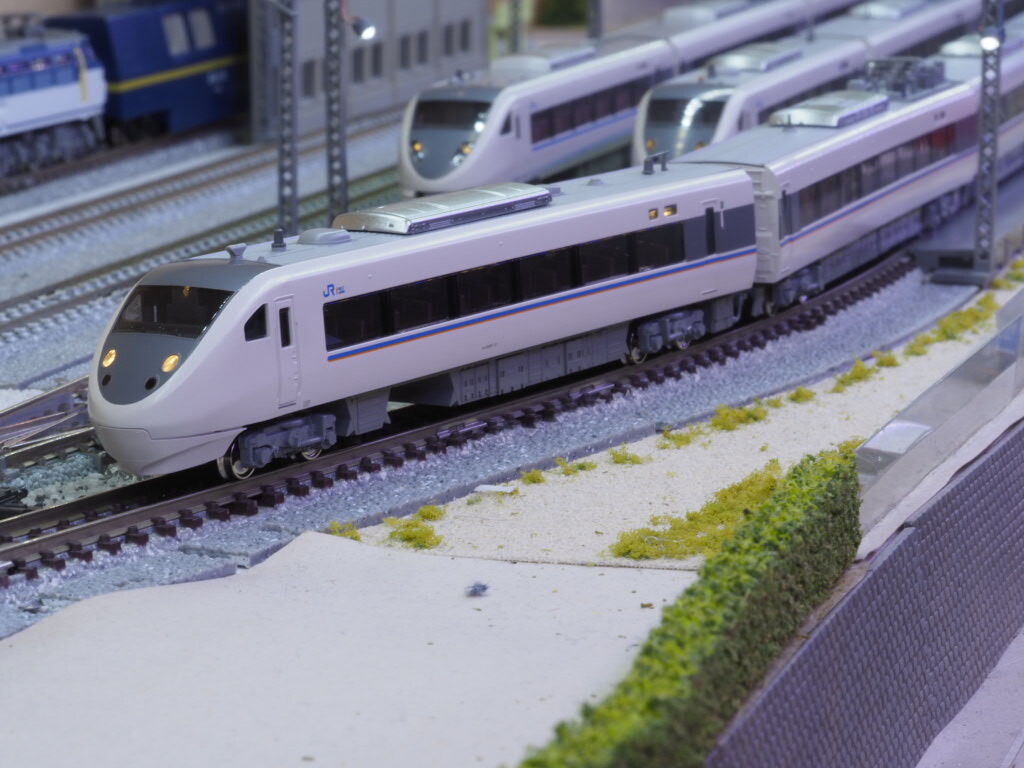 KATO 681系「しらさぎ」 入線しました : 7畳部屋の鉄道模型