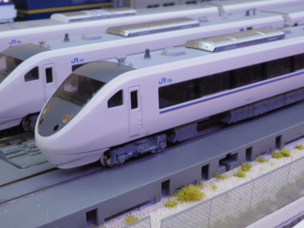 KATO 681系「しらさぎ」 入線しました : 7畳部屋の鉄道模型