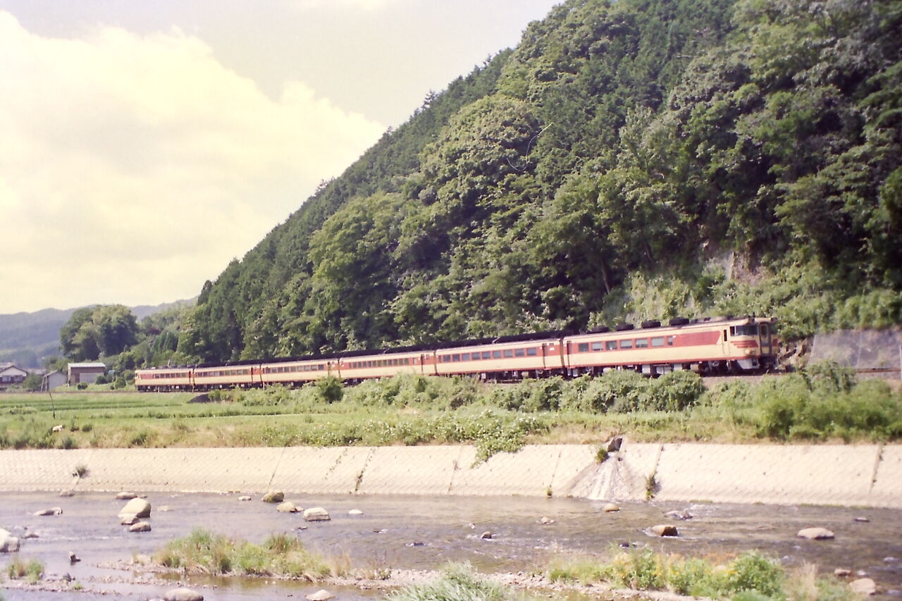 JR西日本ヘッドマークキーホルダー : 7畳部屋の鉄道模型