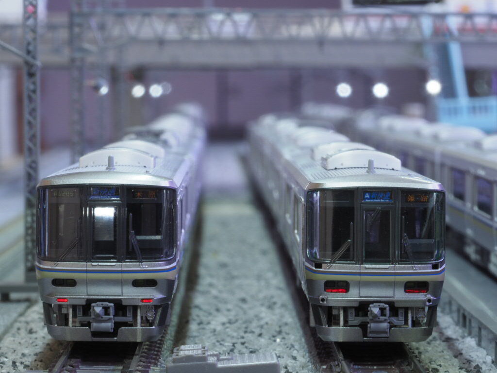 TOMIX 223系2000番台 入線しました : 7畳部屋の鉄道模型