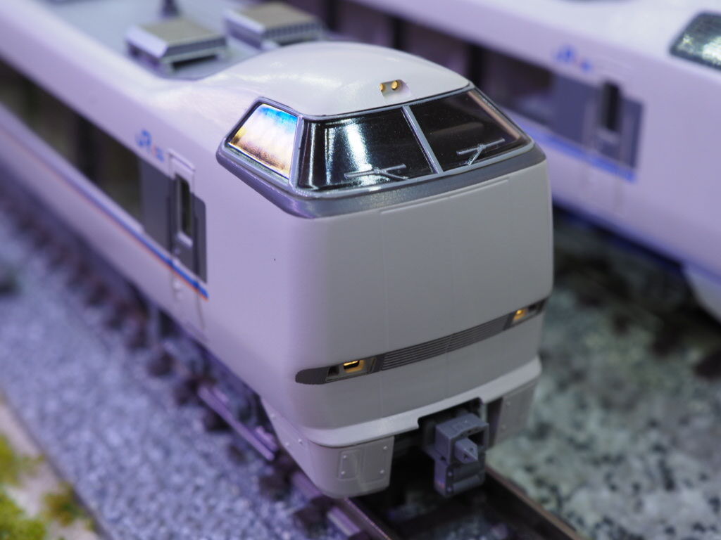 KATO 681系「しらさぎ」 入線しました : 7畳部屋の鉄道模型