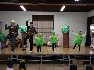 ２月１２日に発表会ゴッコをしました 龍谷幼稚園のブログ あのね きょうね