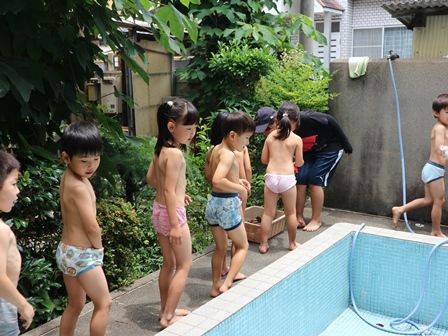 幼稚園　保育園　プール　全裸 