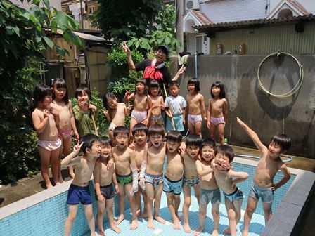 幼稚園　保育園　プール　全裸 プール掃除をしました☆ 【年長】 : 龍谷幼稚園のブログ『あのね、きょうね。』