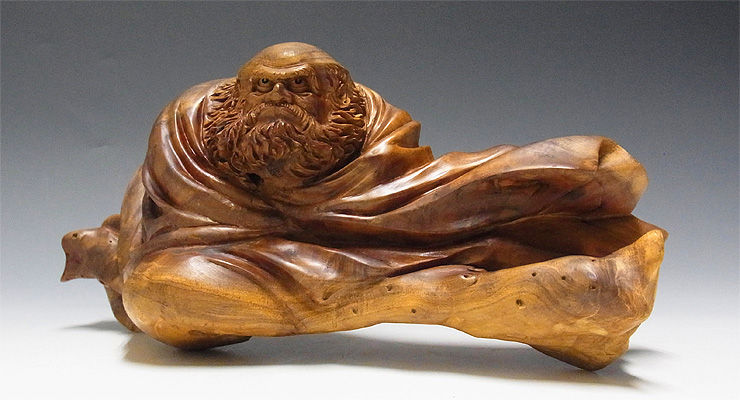 稀少時代物□達磨大師□二代磯尾柏里作□楠木□ 一刀彫