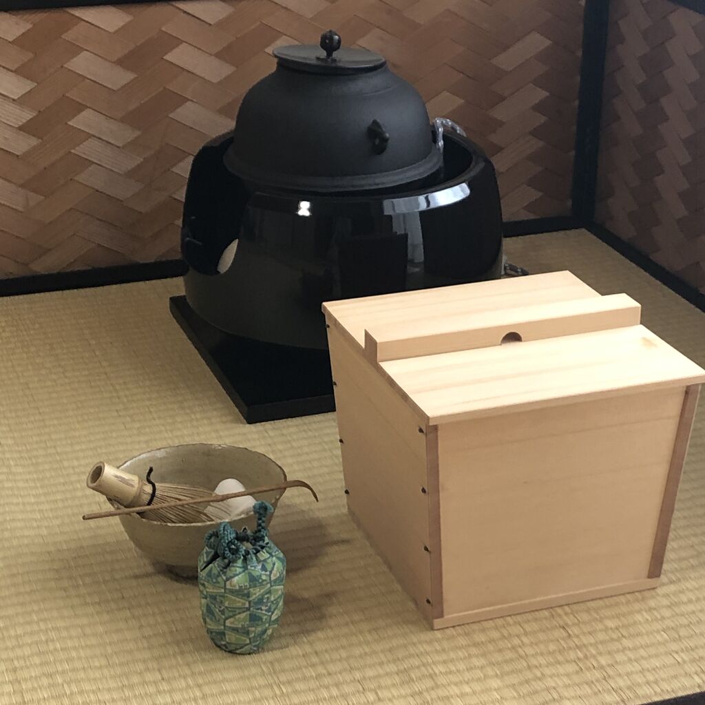 釣瓶（つるべ)水指　木地　裏千家 釣瓶（つるべ）の水指 | 茶の湯辞典