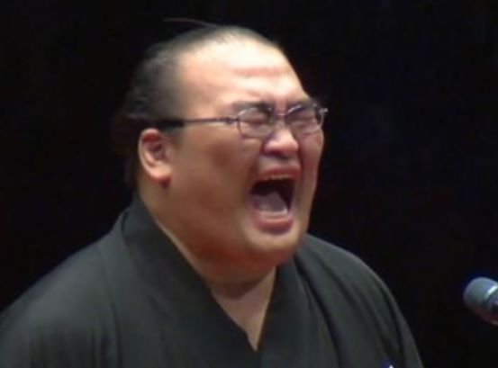 自由気ままに : YouTubeスポーツ 「元高見盛が断髪式、最後に土俵で絶叫」