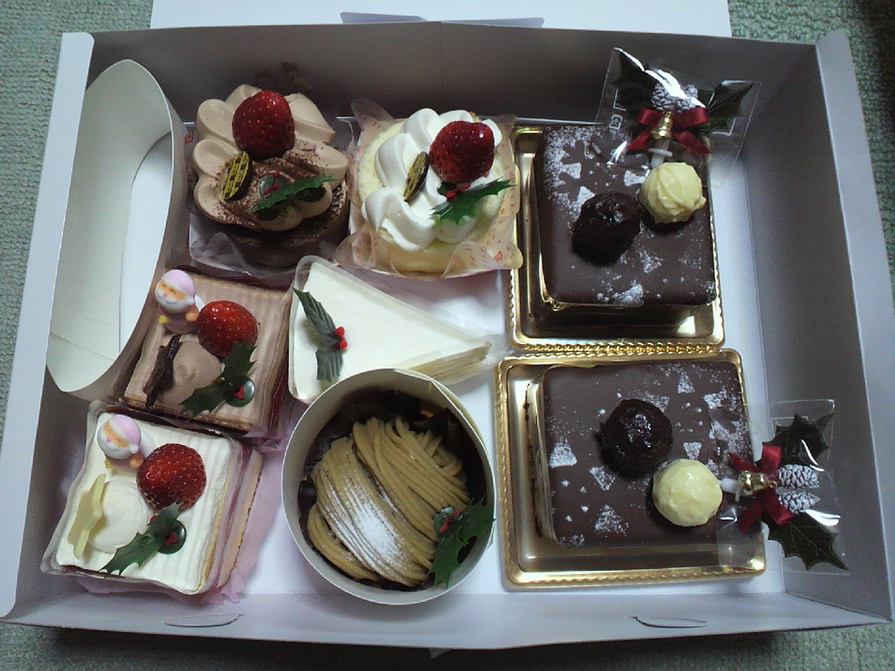得報屋 シャトレーゼで買ったクリスマスケーキ