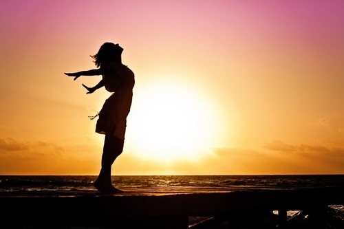 woman-happiness-sunrise-silhouette-40192-2