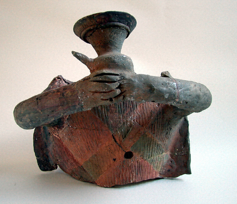 須恵器を持つ埴輪