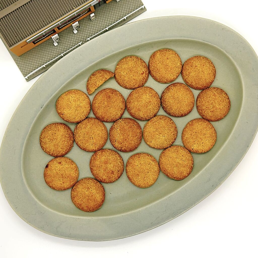 1122レビュー目/80点】完全食の『ベースクッキー チーズ』がワインに