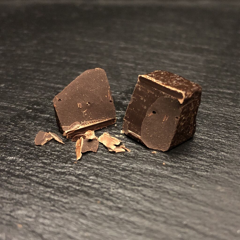 3月発売 223kcal セブンイレブンのキューブハイカカオチョコレートは光沢感があって食感が楽しめる健康お菓子 コンビニダイエットラボ