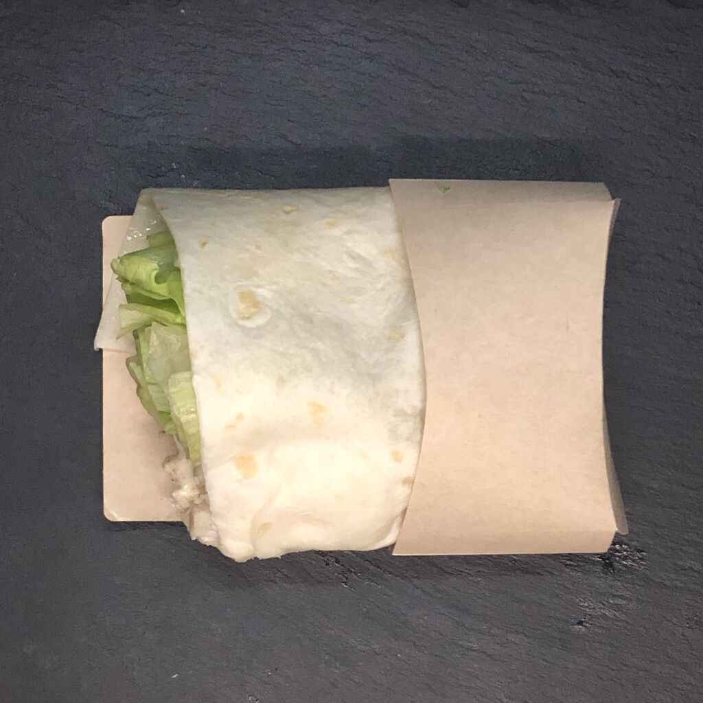 516レビュー目 ７８点 ローソンの野菜トルティーヤロール サラダラップ が登場 野菜の食感とソースの優しい味わいの高たんぱくロール コンビニダイエットラボ