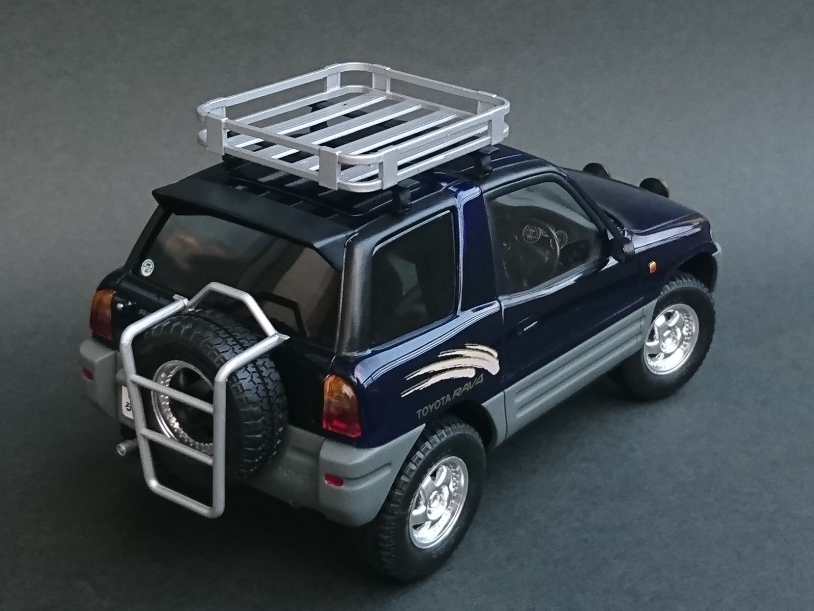アオシマ1/24トヨタ RAV4 L 完成品 1/24 トヨタ SXA10 RAV4 '94｜株式会社 青島文化教材社