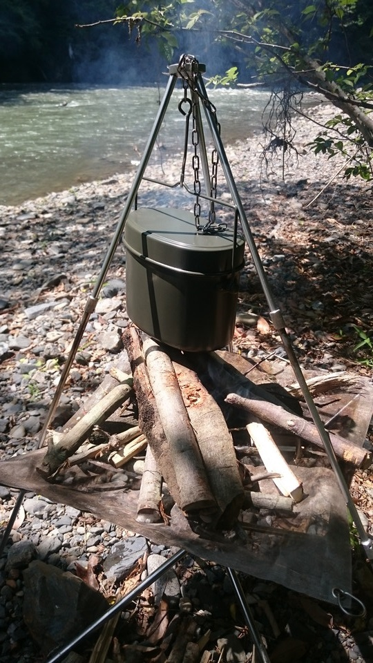 無骨キャンプ への第一歩 兵式飯盒にはアルコールストーブと食器一式が入ります また り日記 名古屋発バイクツーリング