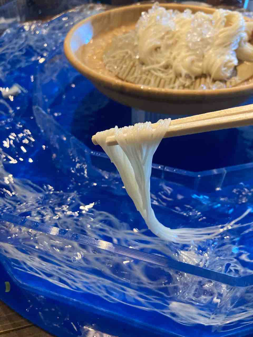 □大神神社の参道でいただける『流しそうめん』はココだけ『三輪