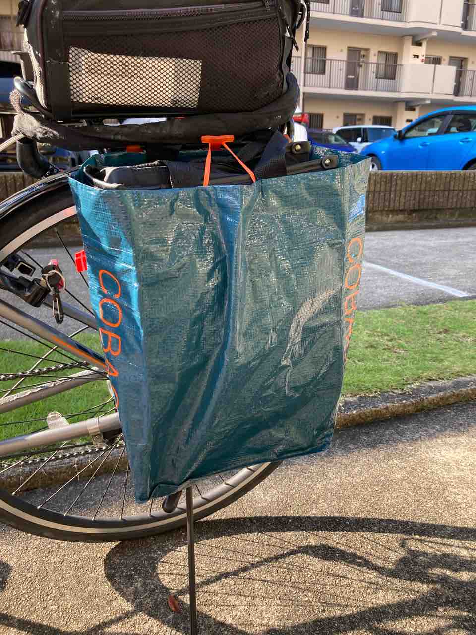 □自転車のキャリアに取り付け可能なエコバッグBIKEZAC(バイクザック 